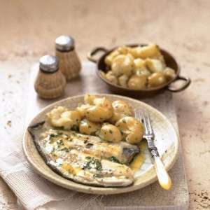 Plaice fillet with crushed potatoes and lemon parsley butter