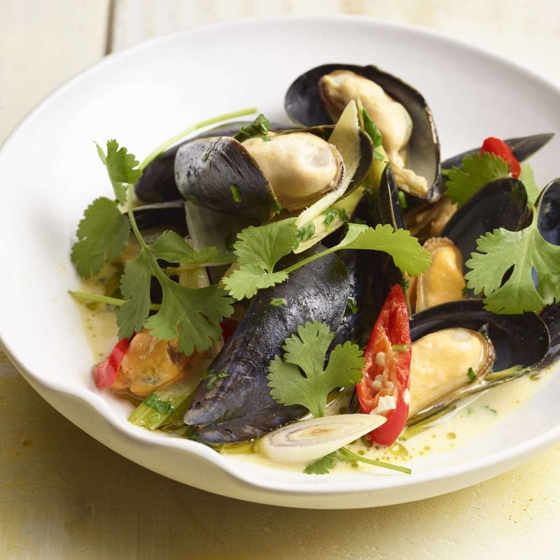 Thai mussel with red pepper and coriander