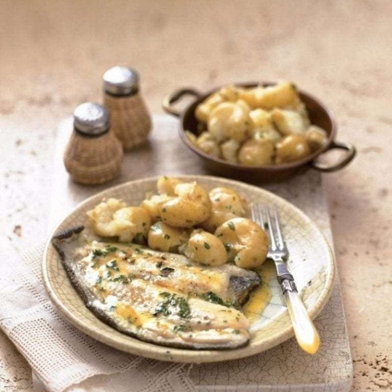Plaice fillet with crushed potatoes and lemon parsley butter