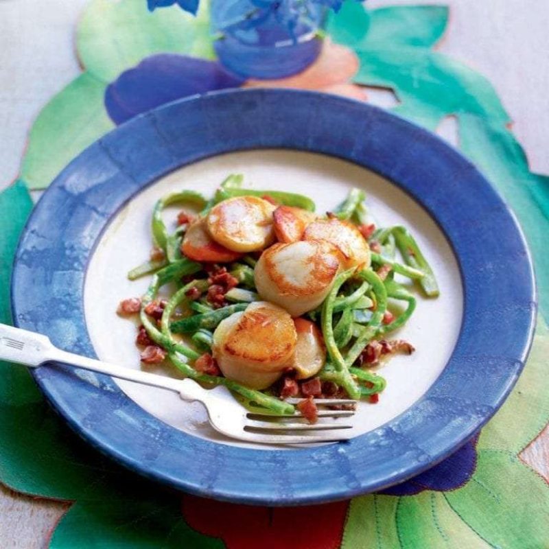 Pan fried Scallops with beans