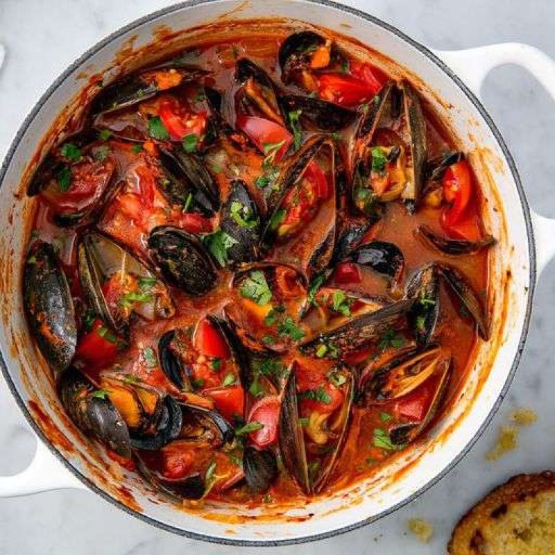 Musselswith Tomatoes and Garlic